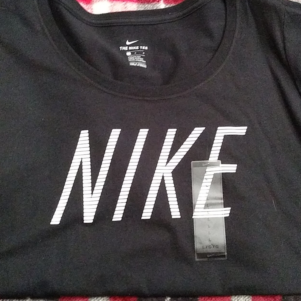 Nike tee shirt L